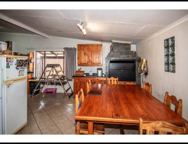 6 BEDROOM HOUSE FOR SALE IN WHITE RIVER EXT 18